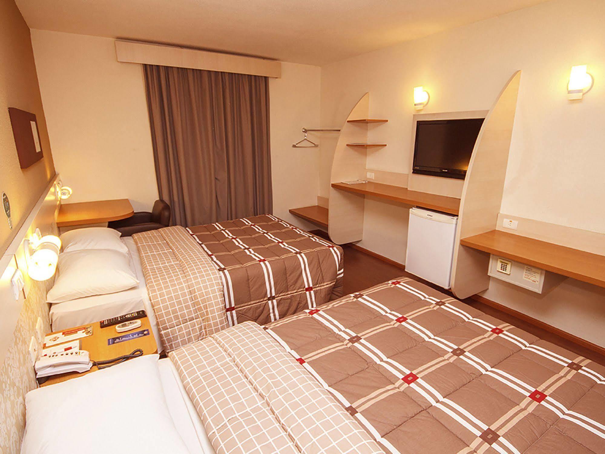 Hotel 10 Itajai/Navegantes Ngoại thất bức ảnh